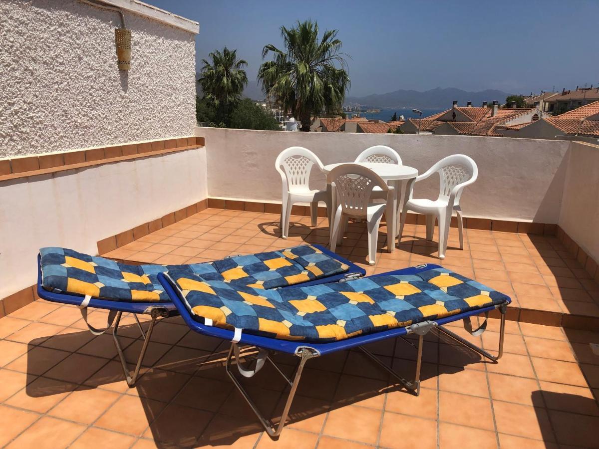 Puerto De Mazarron Large House With Roof Terrace & Sea Views-5 Guests Have 3 Bedrooms & 1 To 4 Guests Have 2 Bedrooms Exterior photo